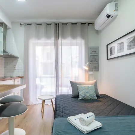 Modern Flats With Stunning Terrace Or Balcony - Location Porto