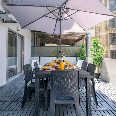 Modern Flats With Stunning Terrace Or Balcony - Location Porto